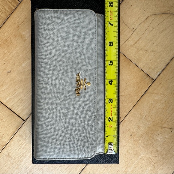 Prada Authentic Vintage Saffiano Leather Wallet - Picture 9 of 13
